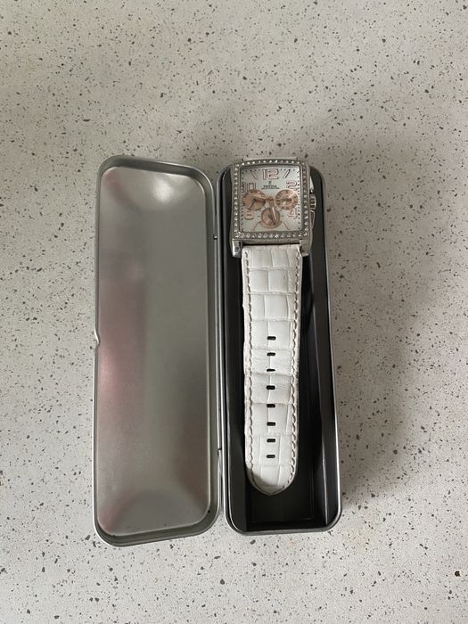 Дамски часовник Festina F16362 Gold