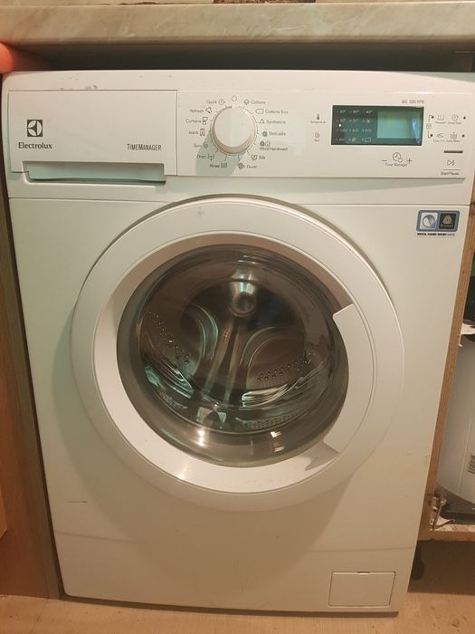 Продавам пералня Electrolux