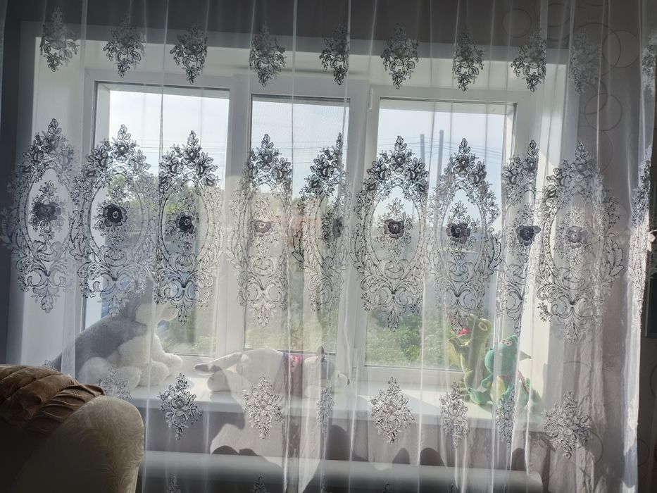 Продам готовую тюль на окно.