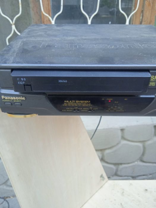 Видеомагнитофо .