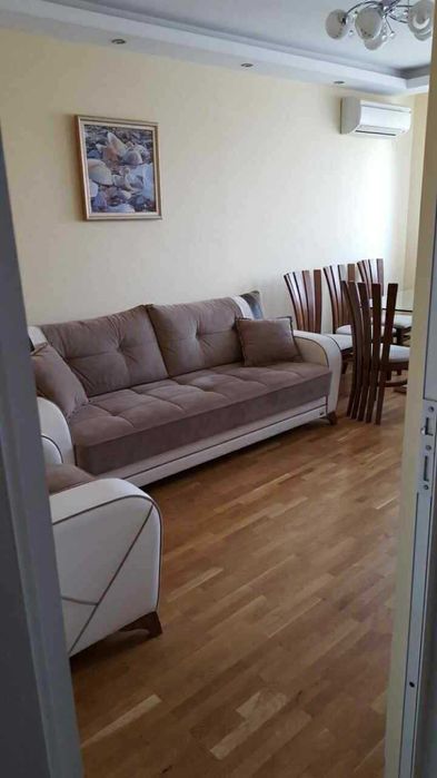 Дава се под наем Тристаен апартамент в Бургас, Възраждане - 70 кв.м за 612 € - Снимка #1