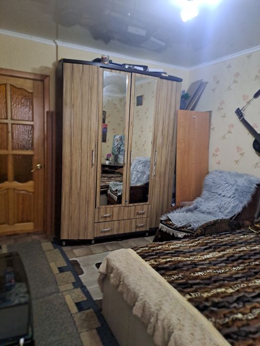 Продам  3-х  комнатную  квартиру.