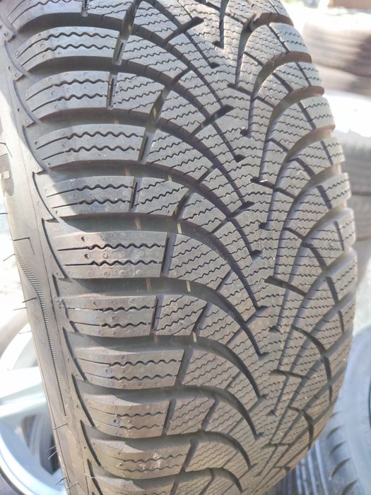 4 бр зимни 205/55/16 Goodyear Нови