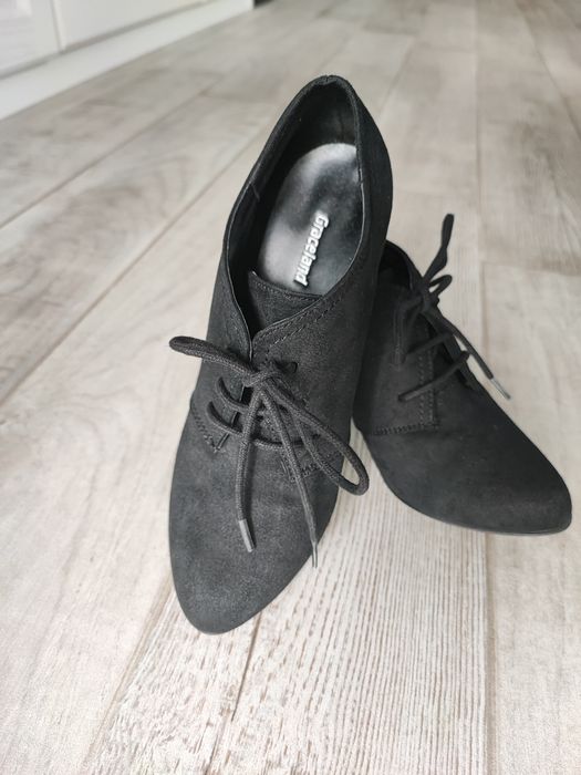 Дамски черни обувки за пролет и есен