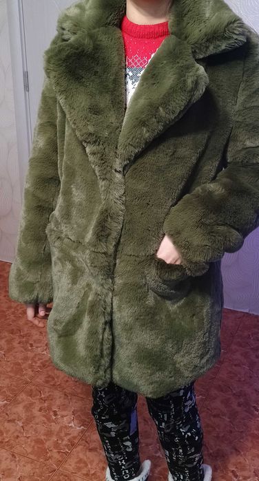ЧИСТО НОВО зимно палто- масленозелено