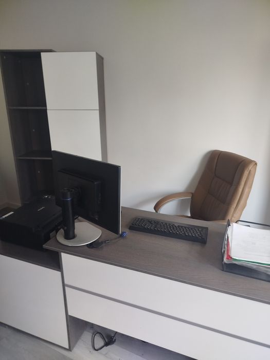 Подарък още едно бюро същия дизайн   Офис обурудване  и президентски с