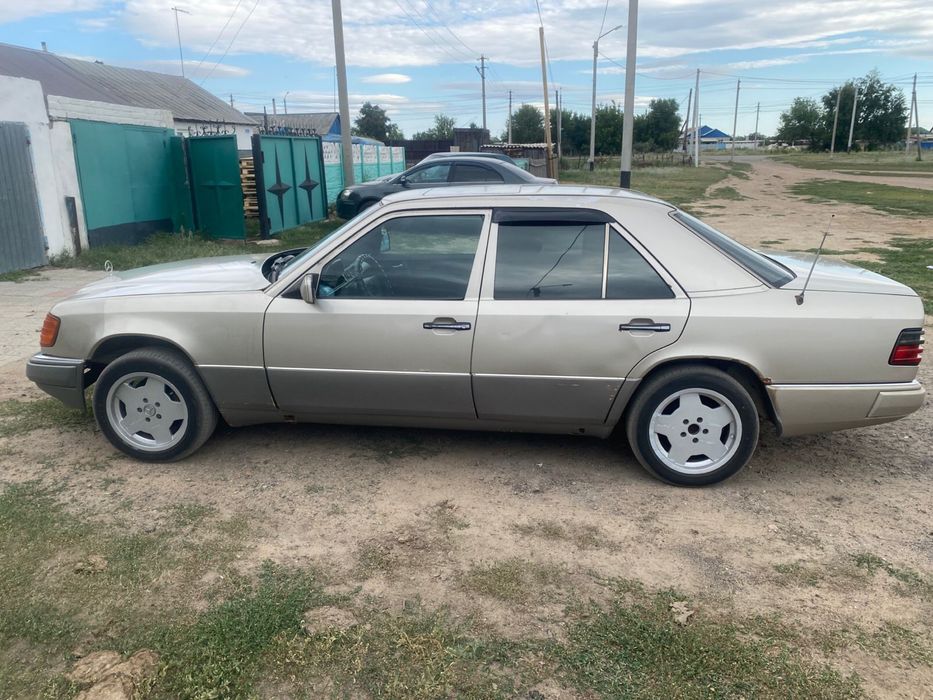 Продам мерседес 124