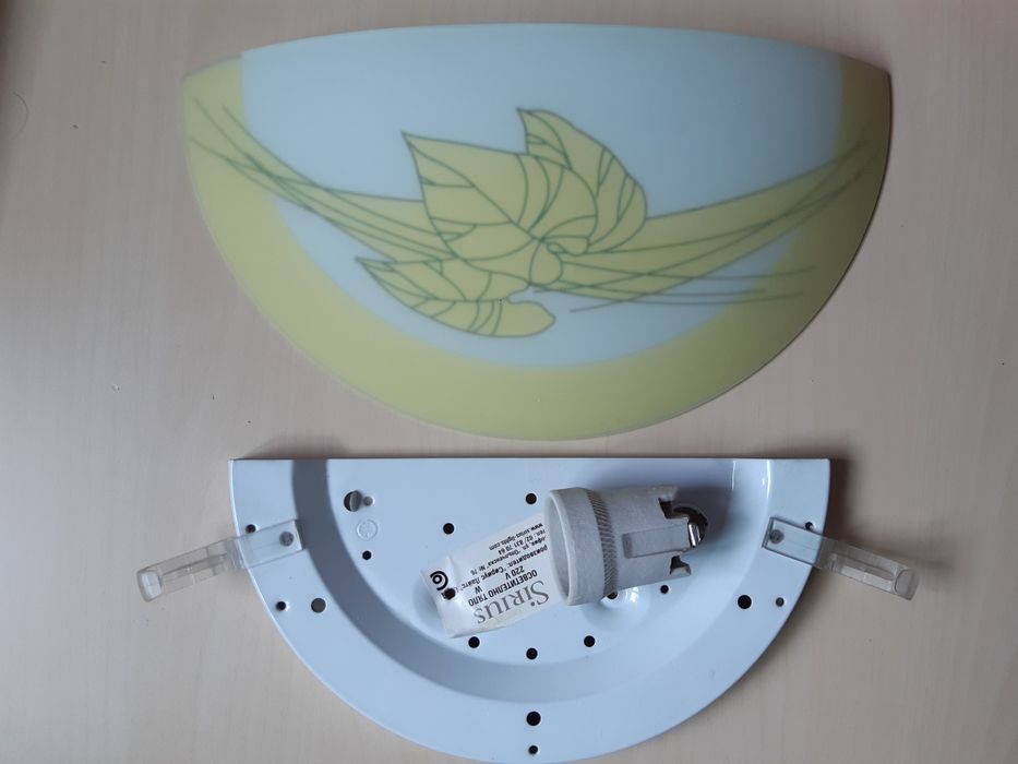 Стенна жълта лампа / аплик