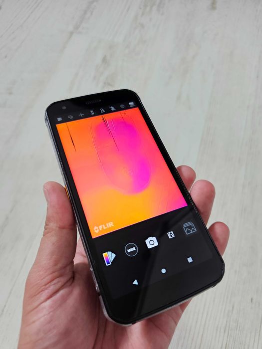 Телефон с термокамера - CAT S62 PRO