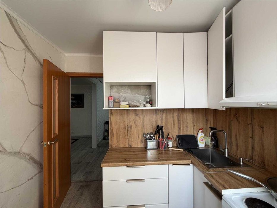 -ПРодам 2 комн по Момышулы (1 микрорайон).