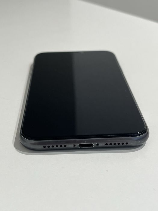 Продам айфон 11 iPhone 11