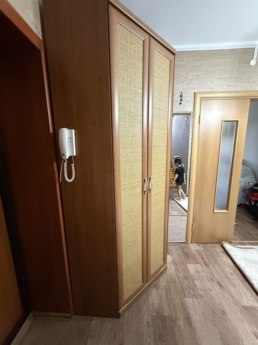 Продам шкаф и тумбу для прихощей