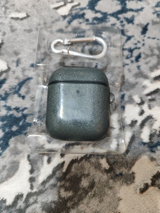 Чехол + брелок для беспроводных наушников