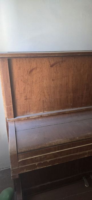 Продаётся пианино красный октябрь