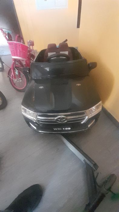 Детская машина на акумуляторе