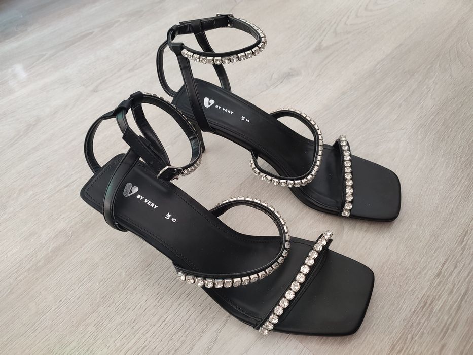 Sandale negre cu pietre V by Very mărimea 38