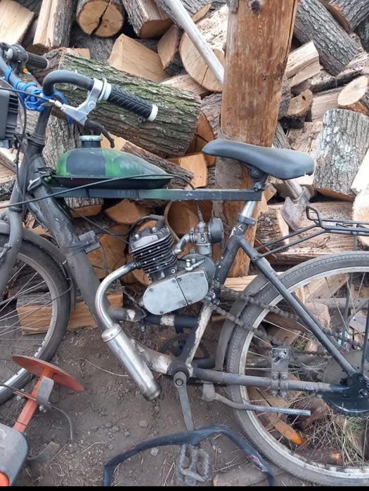 Vând bicicletă cu motor motor 80 cc aproape nou