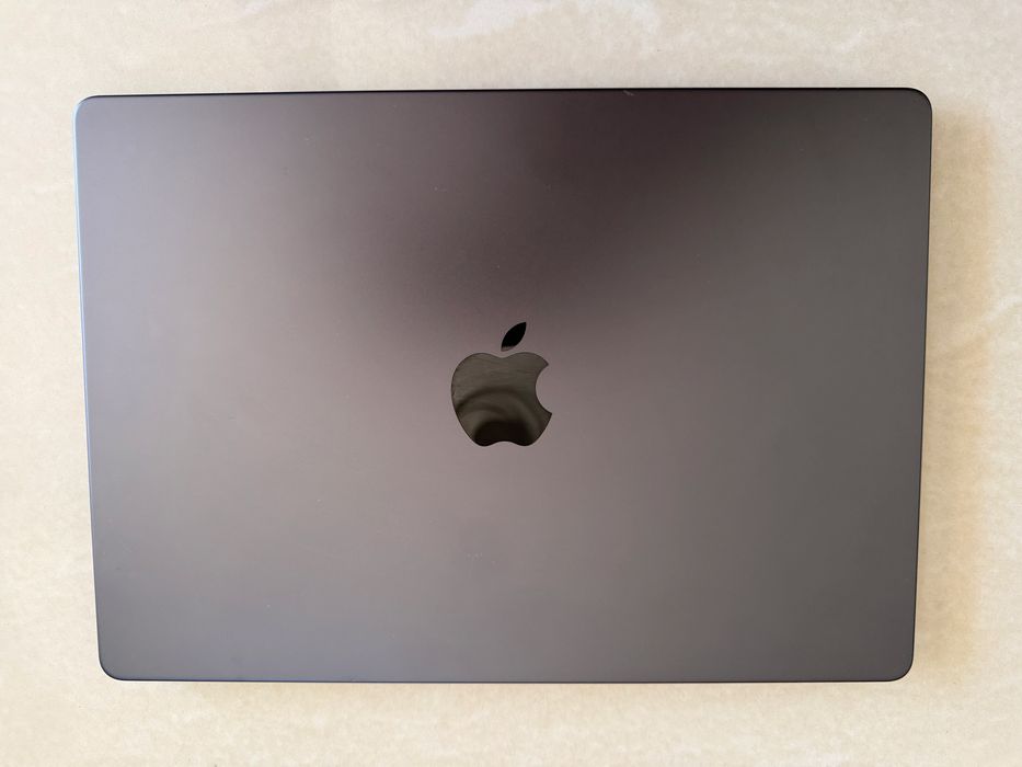 MacBook Pro 14" M4 / 32GB RAM / 2TB SSD