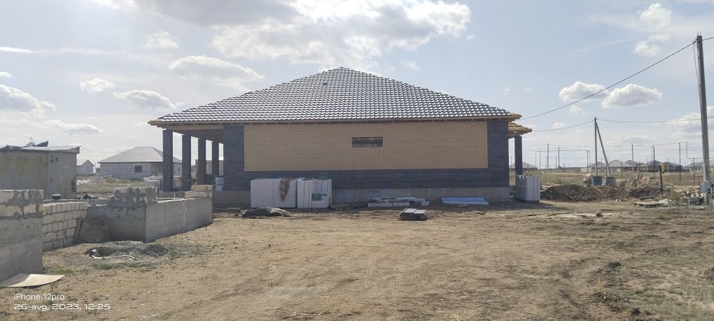 Чорни робота кирпич