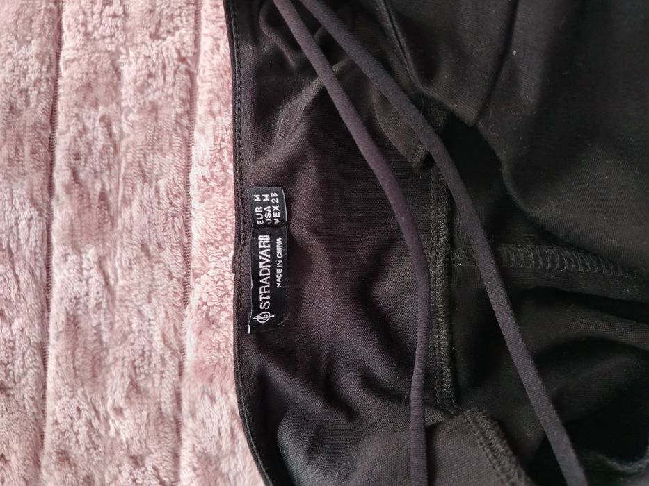 Рокля на марката Страдивариус