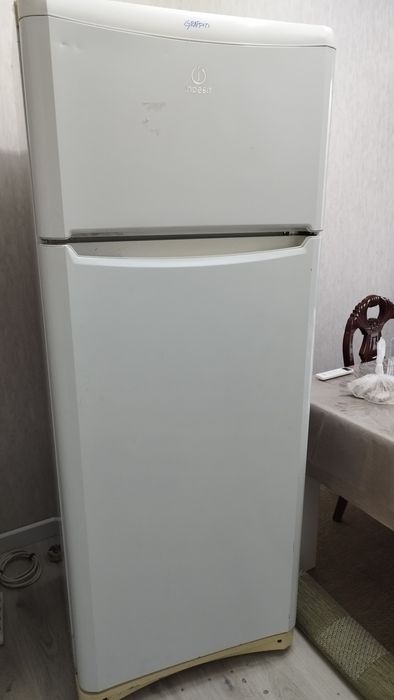 Б/У Холодильник Indesit. В рабочем состоянии