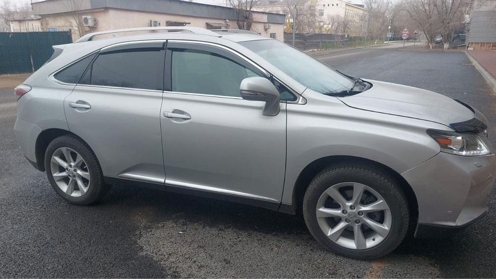 Продам машину Lexus RX 350