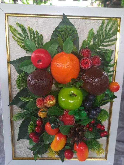 Картины - композиции из фруктов.