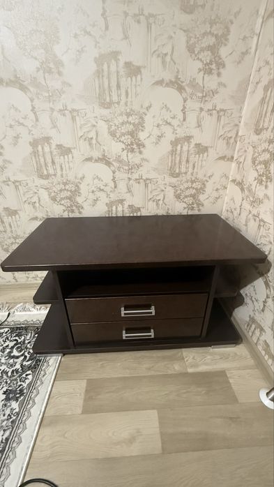Продам тумбу под телевизор
