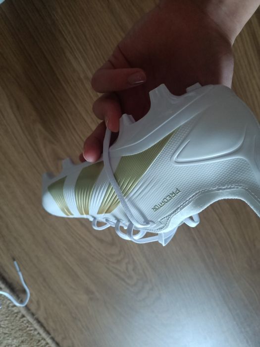 Vând ghete de fotbal