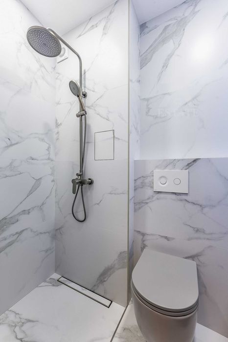 Продава се луксозен, 2- стаен апартамент в ж. кв. Младост 1