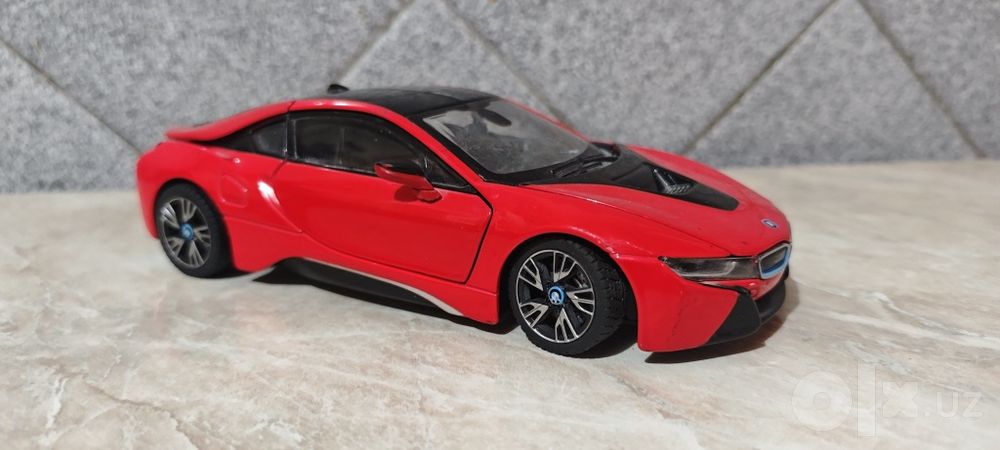 Коллекционная машинка BMW i8 1:24