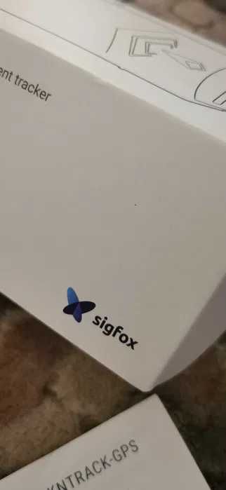 gps tracker ca in poza dispozitiv de urmarire