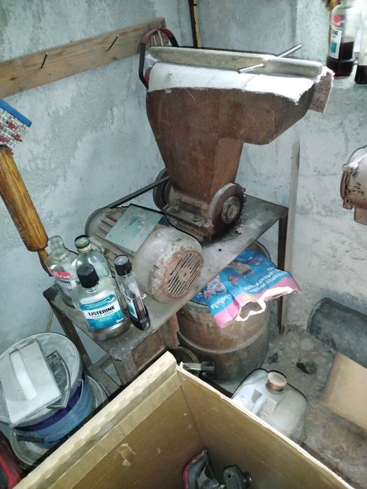 Masina injectat mase plastice, toba colorat plas