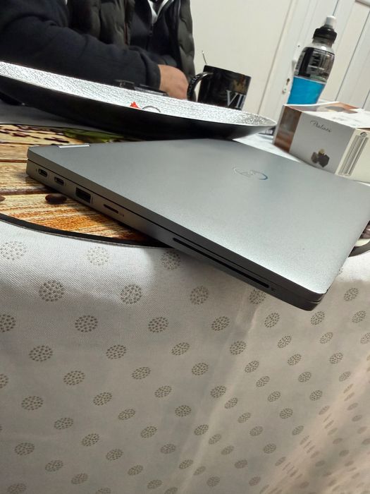 Laptop Dell generația 11