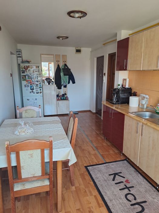 Proprietar-vand ap , 2 camere, decomandat, zona Piata- Cetate