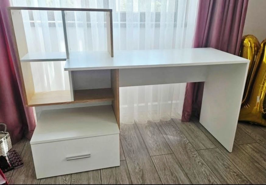 Masa de birou cu spatii depozitare