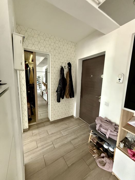 PROPRIETAR vând apartament cu 3 camere + parcare – Florești