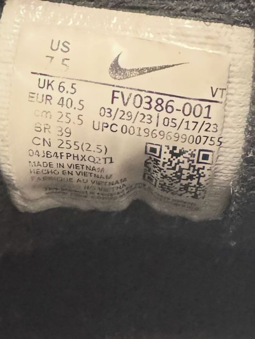 Маратонки Nike, Adidas