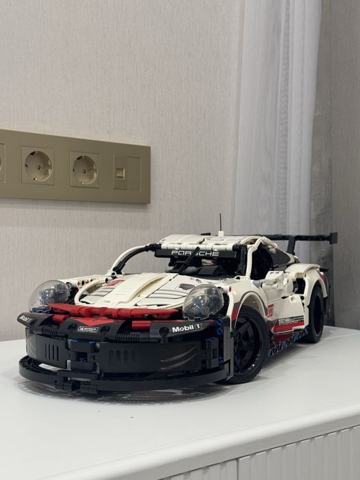 Продам Lego Porsche 911 RSR