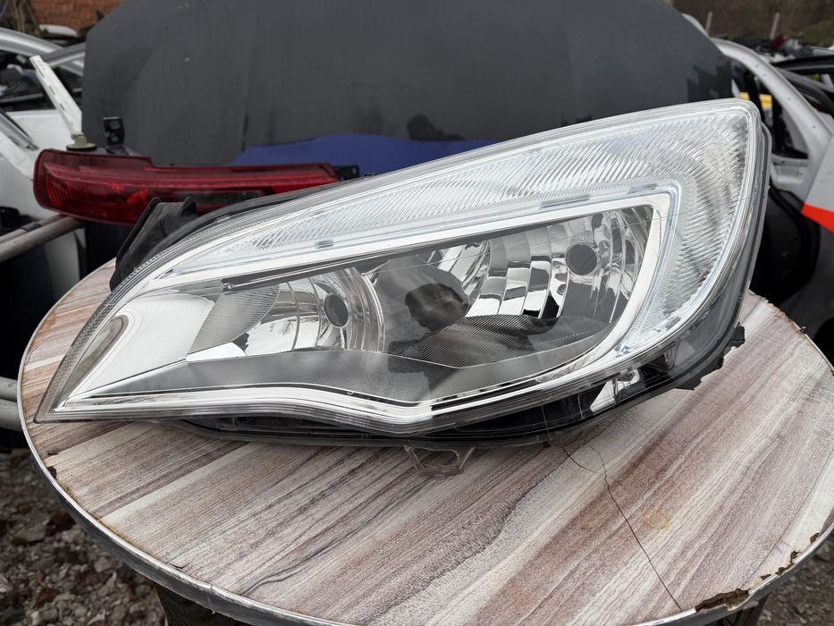 Фар Opel Astra J