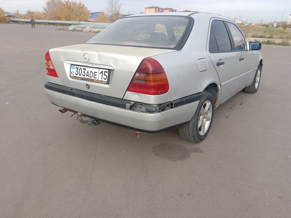 Мерседес Бенс с 180