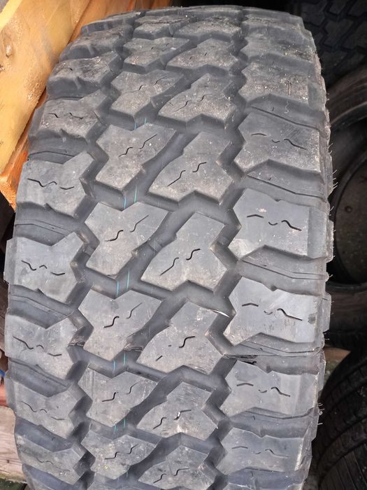Продавам 3 Броя гуми FURY 325/60 R20
