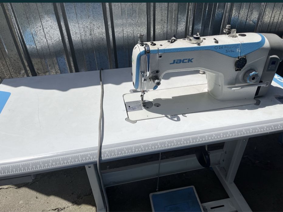 Швейная машинка jack