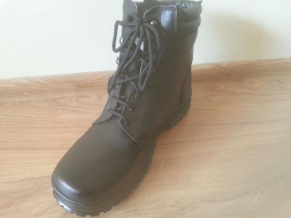 Продавам обувки тип "военни кубинки" и "военни боти"