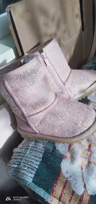 Продам угги на девочку