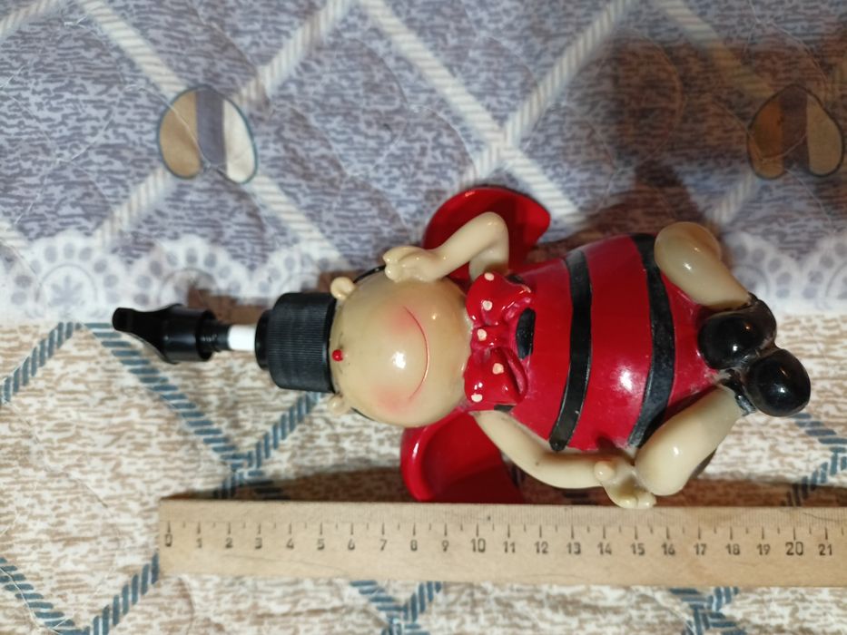 Емкость в виде божьей коровки для жидкого мыла