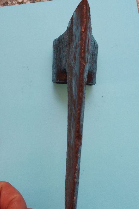 Кована брадва, стара