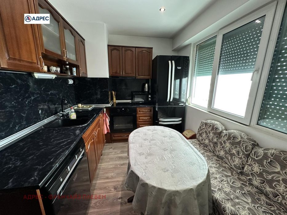 Продава се Тристаен апартамент в Плевен, Сторгозия - 76 кв.м за 913 €/кв.м - Снимка #2