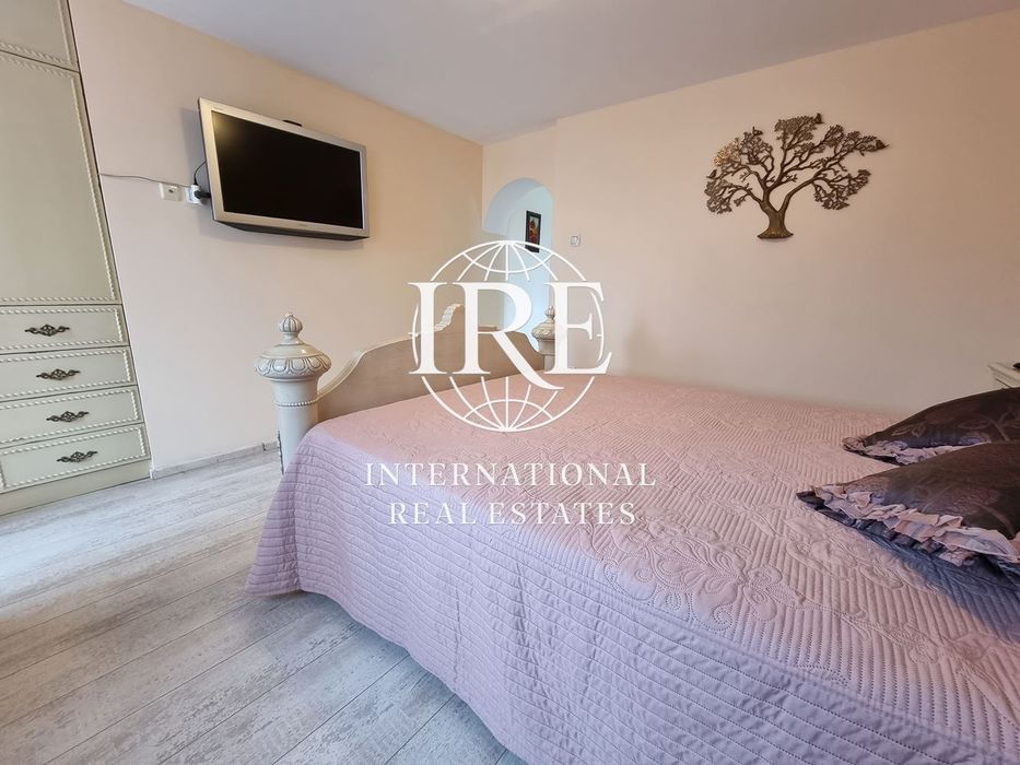 International Real Estates (IRE) представя: Забележителен дом, с басе