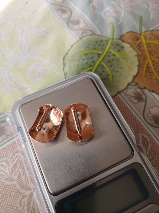 Продам золотые серьги  4гр